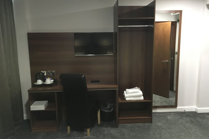 Room 3 of 41