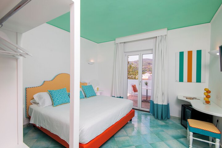 Room 28 of 81
