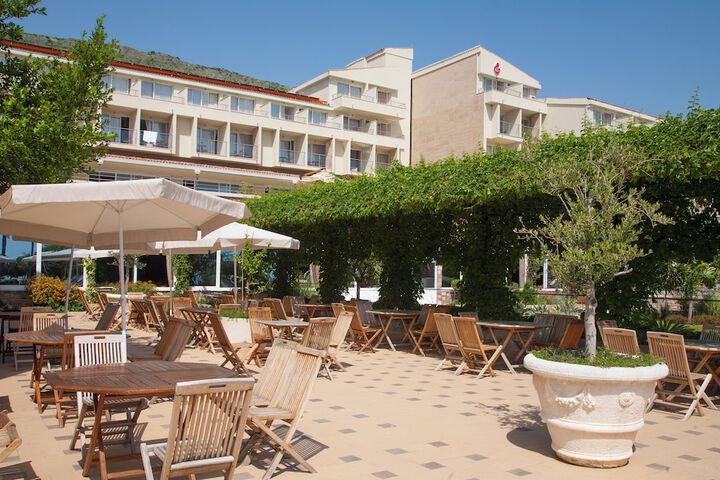 Hotel Exterior 24 of 26