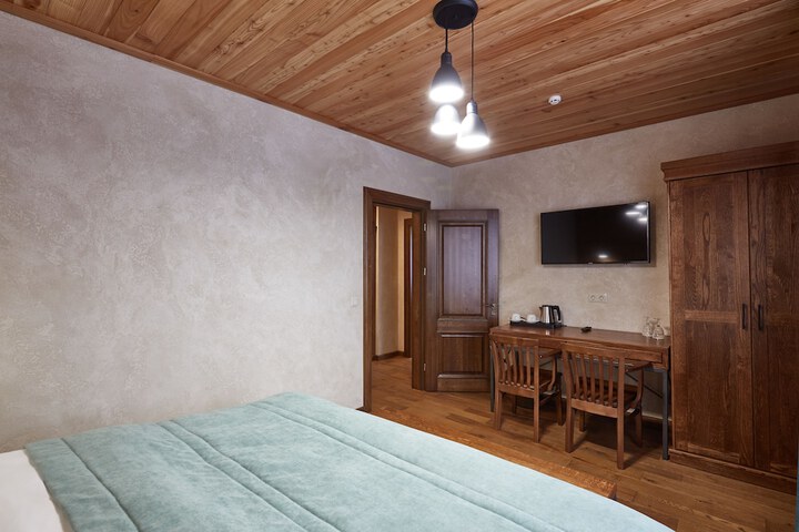 Room 27 of 89