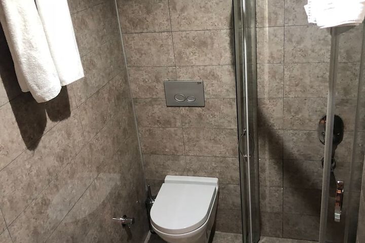 Room 7 of 44