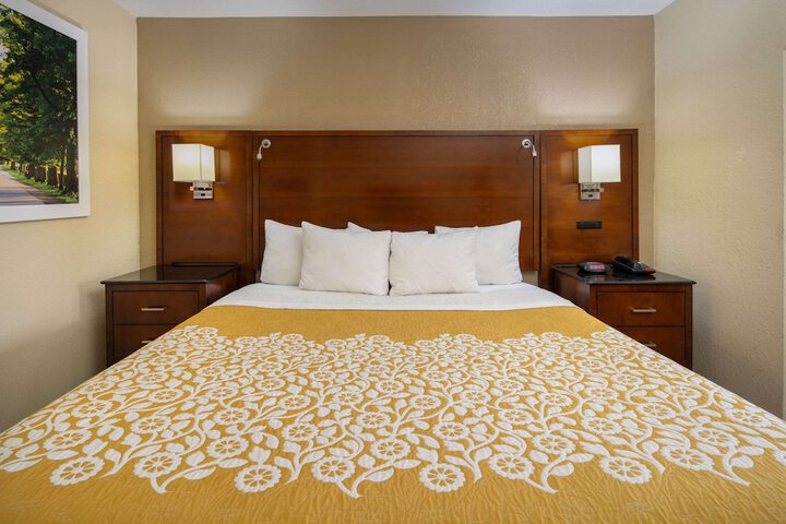 Room 5 of 15