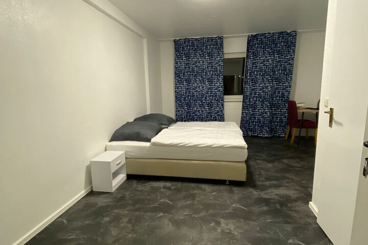 Room 4 of 6