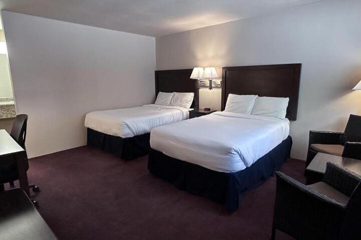 2 Double Beds (16 of 21)