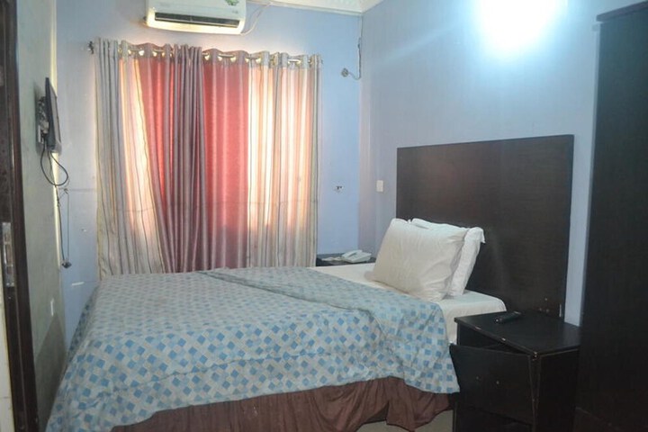 Room 2 of 11