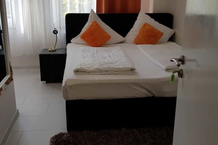 Room 8 of 36