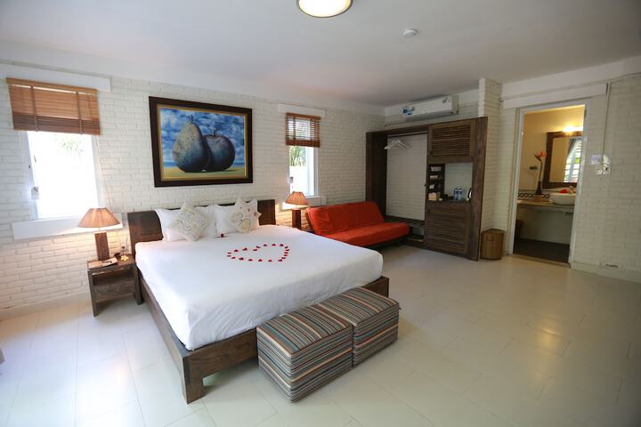 Room 3 of 92