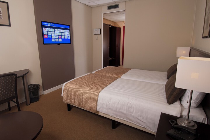 Room 9 of 34