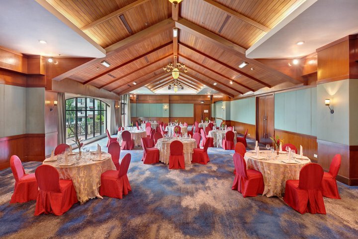 Ballroom/Hall 104 of 130