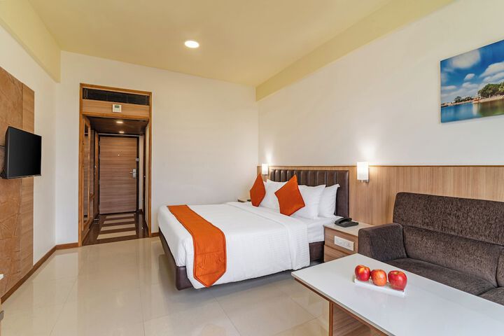 Room 8 of 33