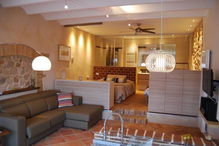 Room 4 of 50