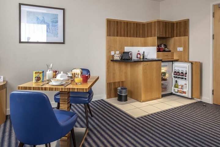 Room 13 of 32
