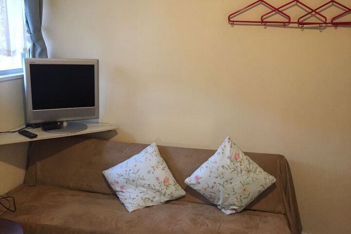 Room 8 of 18