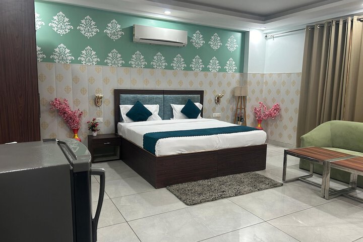 Room 9 of 28