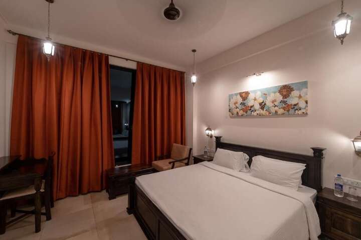 Room 28 of 76