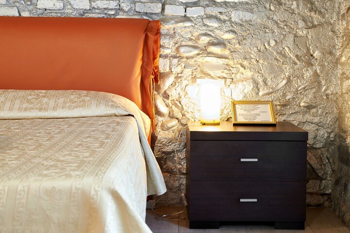Room 8 of 40