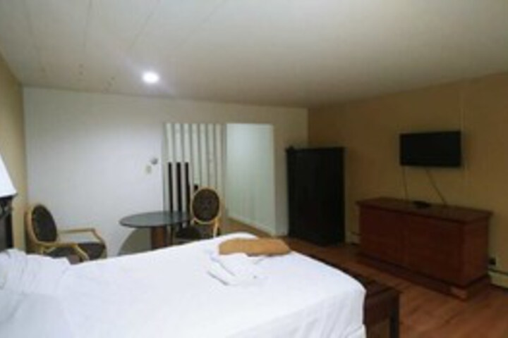 Room 3 of 4