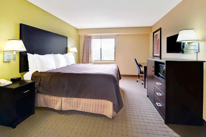1 King Bed (9 of 11)