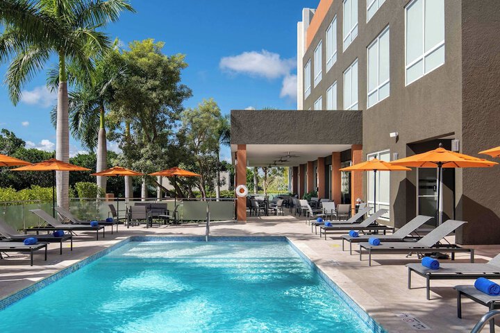 Pool Hotel