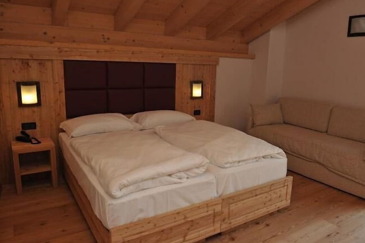 Room 8 of 36