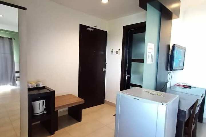 Room 14 of 32