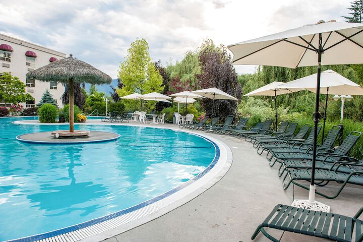 Pools & Facilities