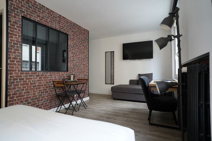 Room 27 of 64