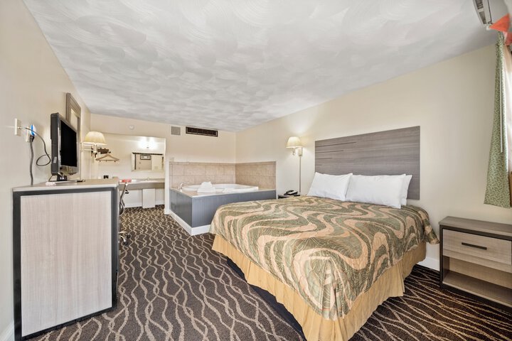 Room 14 of 38