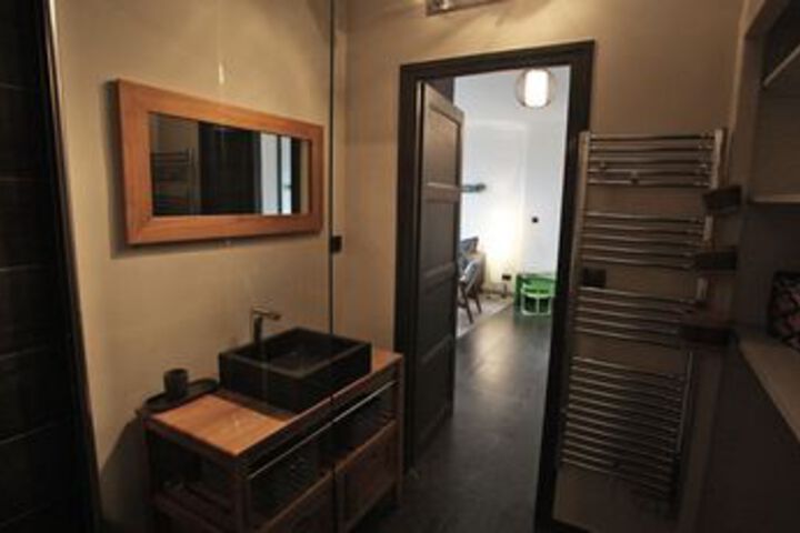 Room 3 of 33