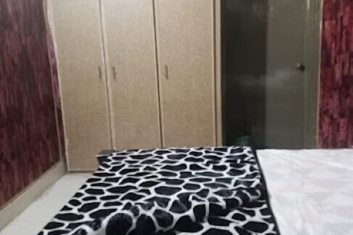Room 5 of 9