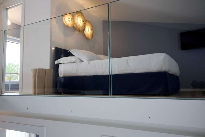 Room 15 of 301