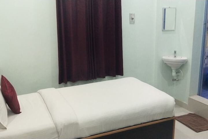 Room 6 of 14