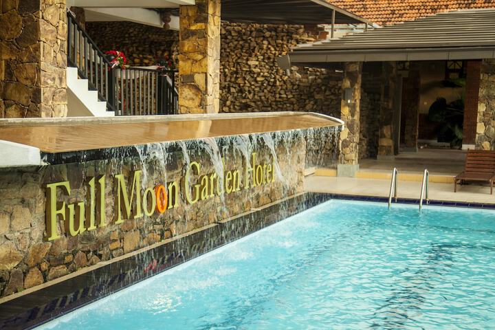 Hotel with Pool