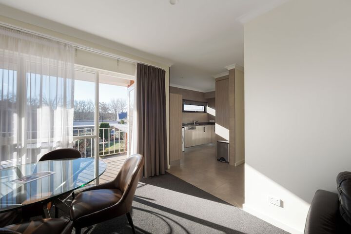 Room 32 of 90