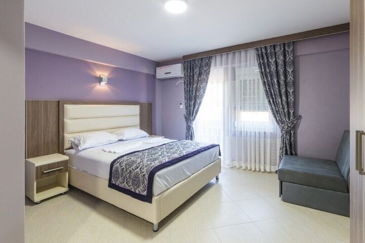 Room 5 of 12