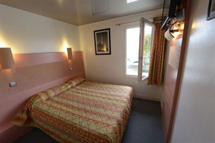 Room 11 of 40