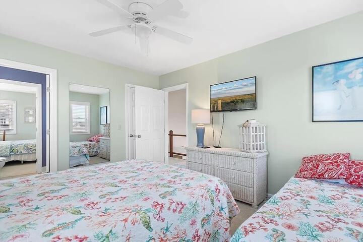 Room 6 of 35