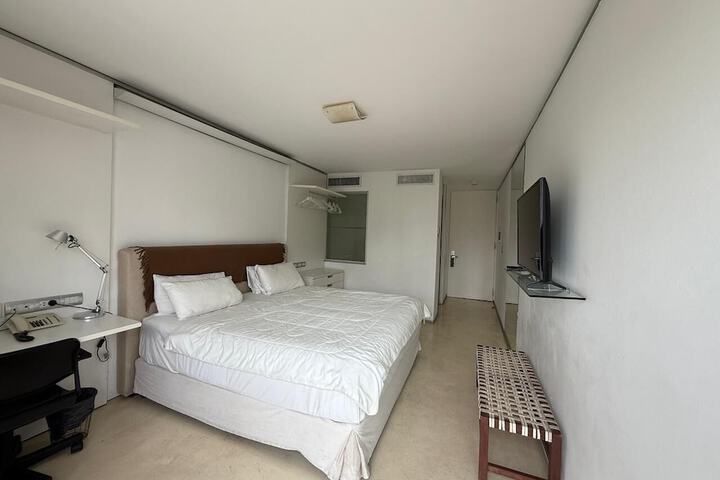 Room 11 of 53