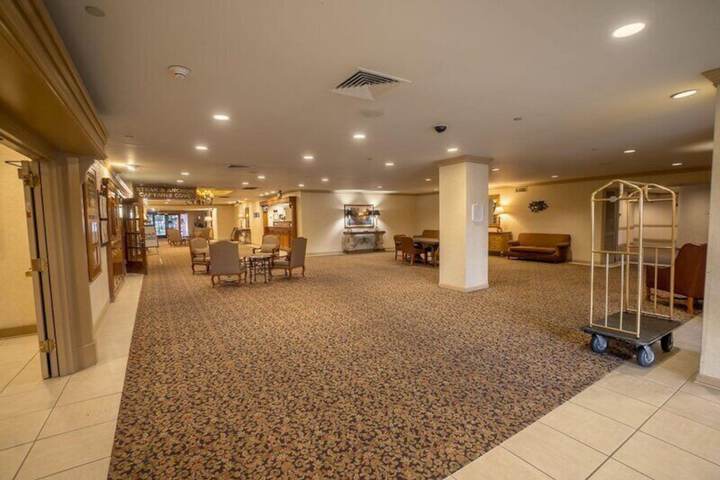 Entrance & Lobby