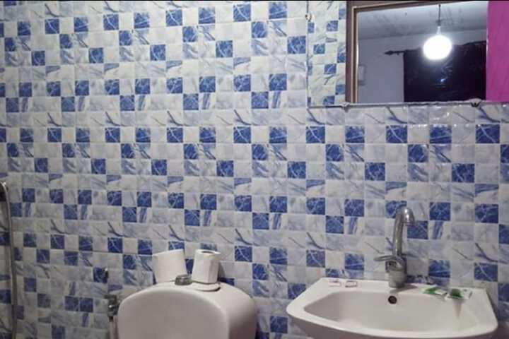 Room 10 of 16