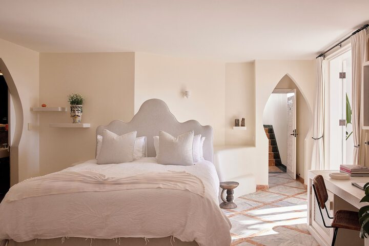 Room 8 of 80