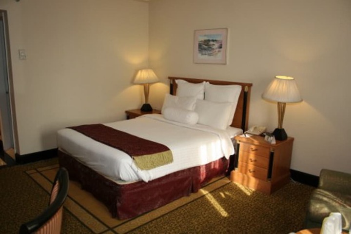 Room 13 of 80