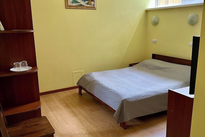 Room 10 of 65