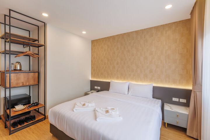 Room 10 of 38