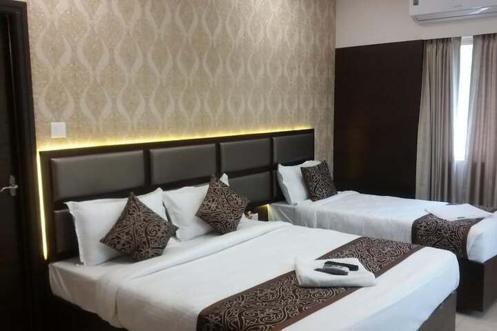 Room 14 of 30