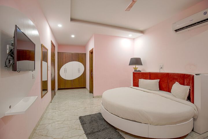 Room 29 of 34