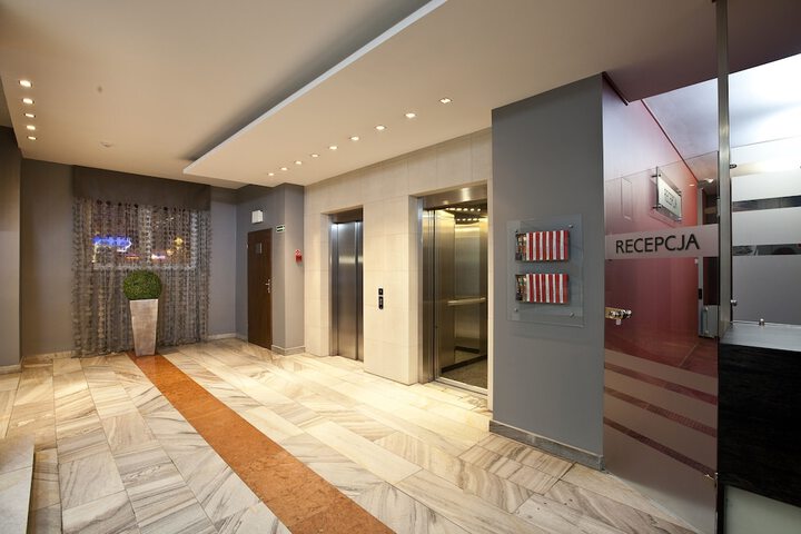 Entrance & Lobby