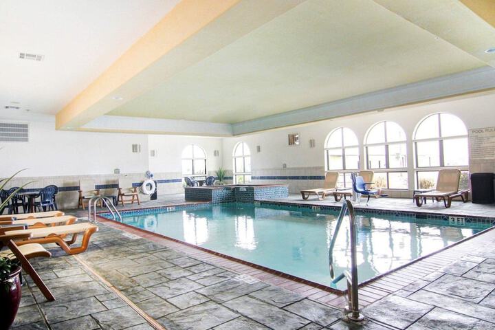Pool 20 of 36