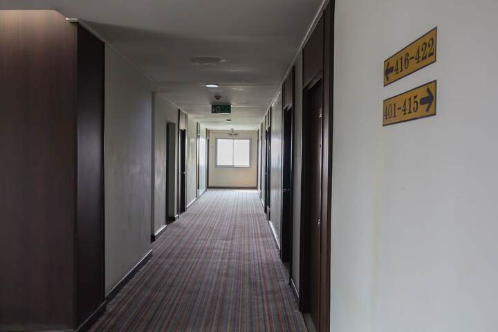 Ballroom/Hall 22 of 25