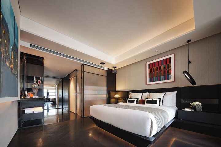 Room 19 of 38